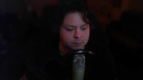 Snapshot of aussiechris2002 chatting on 11/02/25, 01:35 aussiechris2002 online show from 11/02/25, 01:35