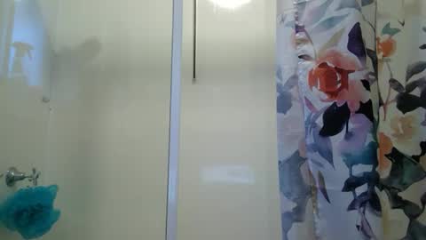 Snapshot of aussielovingxxx chatting on 01/13/25, 08:15 Milf4u online show from 01/13/25, 08:15