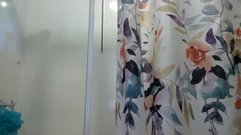 Snapshot of aussielovingxxx chatting on 01/15/25, 08:41 Milf4u online show from 01/15/25, 08:41