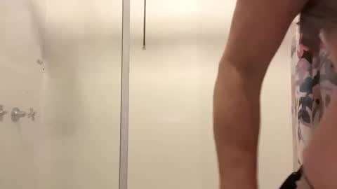 Snapshot of aussielovingxxx chatting on 09/20/25, 07:53 Milf4u online show from 09/20/25, 07:53