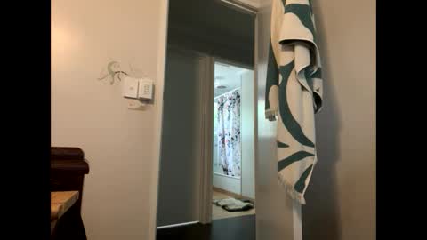 Snapshot of aussielovingxxx chatting on 12/16/25, 03:33 Milf4u online show from 12/16/25, 03:33