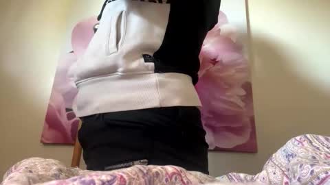 Milf4u online show from 04/15/26, 09:37