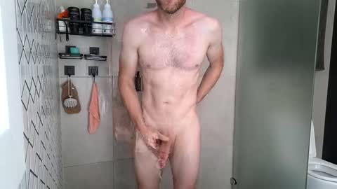 Snapshot of aussieweapon chatting on 10/22/25, 10:53 Nick online show from 10/22/25, 10:53