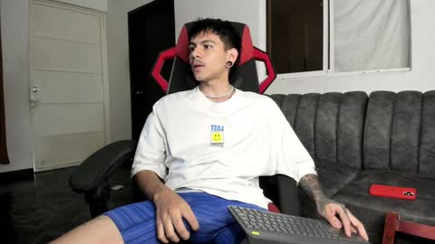 Snapshot of austin_falcon chatting on 12/18/24, 08:57 Austin online show from 12/18/24, 08:57