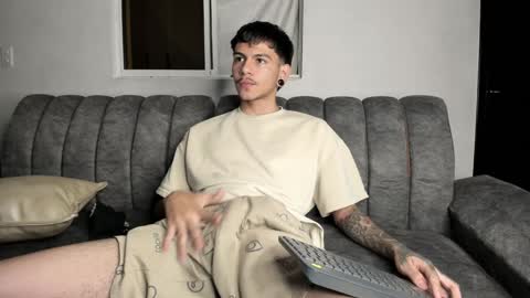 Snapshot of austin_falcon chatting on 12/29/24, 08:37 Austin online show from 12/29/24, 08:37