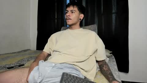 Snapshot of austin_falcon chatting on 01/08/25, 09:01 Austin online show from 01/08/25, 09:01