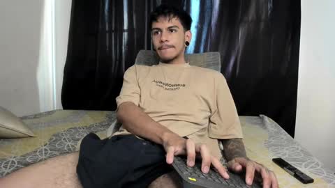 Snapshot of austin_falcon chatting on 01/09/25, 08:22 Austin online show from 01/09/25, 08:22