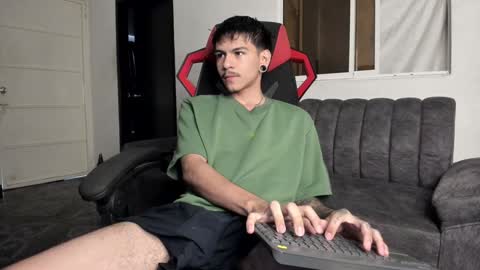 Snapshot of austin_falcon chatting on 01/10/25, 01:52 Austin online show from 01/10/25, 01:52