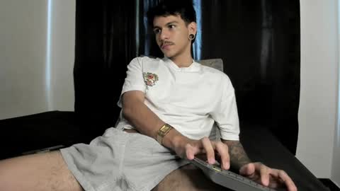 Snapshot of austin_falcon chatting on 01/17/25, 08:33 Austin online show from 01/17/25, 08:33