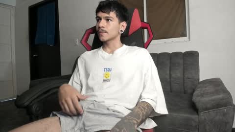 Snapshot of austin_falcon chatting on 01/21/25, 09:04 Austin online show from 01/21/25, 09:04