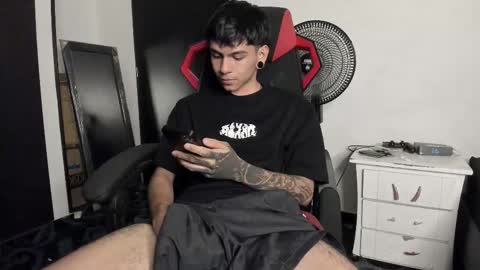 Snapshot of austin_falcon chatting on 02/10/25, 09:04 Austin online show from 02/10/25, 09:04