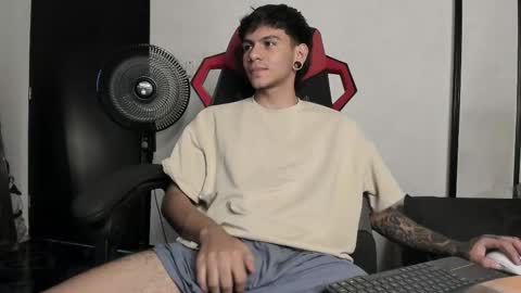 Snapshot of austin_falcon chatting on 02/14/25, 12:30 Austin online show from 02/14/25, 12:30