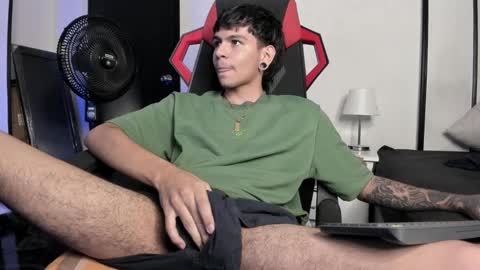 Snapshot of austin_falcon chatting on 02/18/25, 11:08 Austin online show from 02/18/25, 11:08