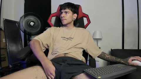 Snapshot of austin_falcon chatting on 02/20/25, 08:14 Austin online show from 02/20/25, 08:14