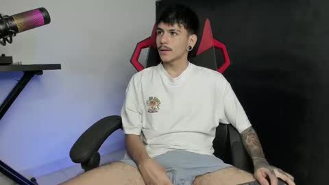 Snapshot of austin_falcon chatting on 09/15/25, 08:09 Austin online show from 09/15/25, 08:09