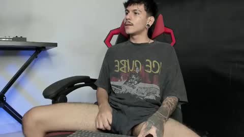 Snapshot of austin_falcon chatting on 09/17/25, 08:32 Austin online show from 09/17/25, 08:32