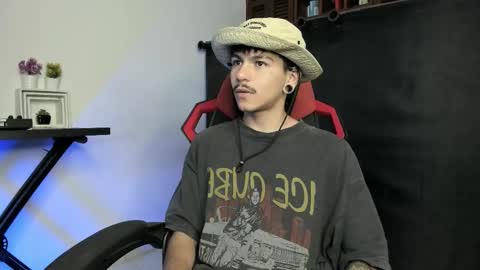 Snapshot of austin_falcon chatting on 09/25/25, 11:58 Austin online show from 09/25/25, 11:58