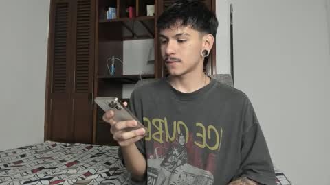 Snapshot of austin_falcon chatting on 10/10/25, 01:32 Austin online show from 10/10/25, 01:32