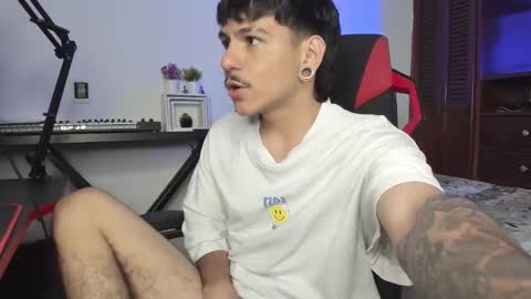 Snapshot of austin_falcon chatting on 10/14/25, 07:03 Austin online show from 10/14/25, 07:03