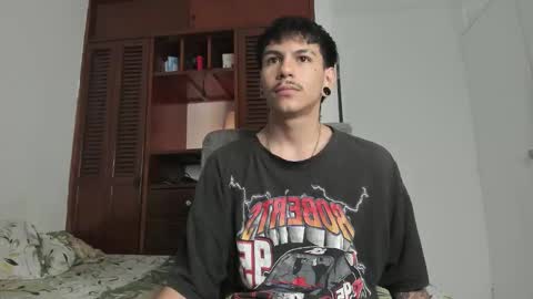 Snapshot of austin_falcon chatting on 10/15/25, 01:11 Austin online show from 10/15/25, 01:11