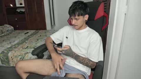 Snapshot of austin_falcon chatting on 10/16/25, 08:43 Austin online show from 10/16/25, 08:43