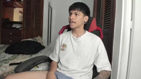 Snapshot of austin_falcon chatting on 10/17/25, 01:14 Austin online show from 10/17/25, 01:14