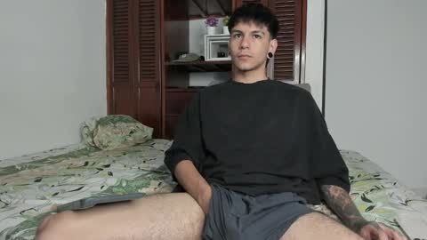 Snapshot of austin_falcon chatting on 10/29/25, 01:35 Austin online show from 10/29/25, 01:35