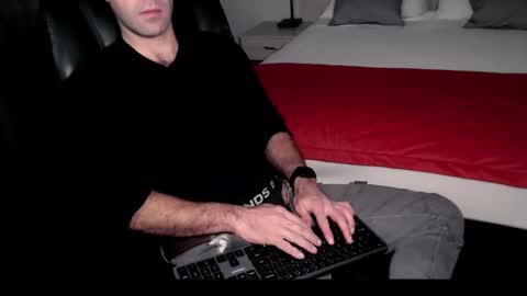 Snapshot of australopithas chatting on 10/26/25, 12:44 australopithas online show from 10/26/25, 12:44