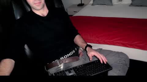 Snapshot of australopithas chatting on 11/09/25, 12:14 australopithas online show from 11/09/25, 12:14