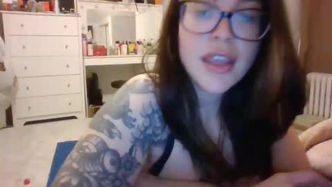 Snapshot of autumnb712 chatting on 02/08/25, 10:29 autumnb712 online show from 02/08/25, 10:29