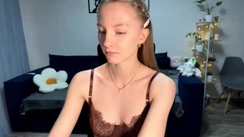 Annie online show from 10/05/25, 02:59