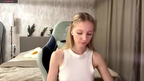 Annie online show from 12/17/25, 02:12