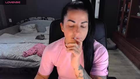 Snapshot of ava__doll chatting on 11/22/25, 10:58 Ava online show from 11/22/25, 10:58