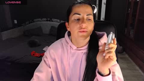 Snapshot of ava__doll chatting on 12/03/25, 01:31 Ava online show from 12/03/25, 01:31