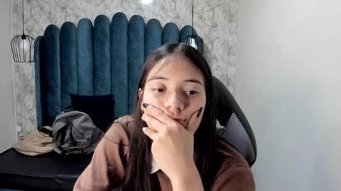 Snapshot of ava_broown chatting on 03/06/25, 03:35 online show from 03/06/25, 03:35
