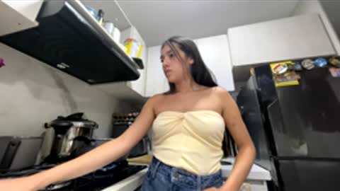 Snapshot of ava_broown chatting on 04/27/26, 01:47 online show from 04/27/26, 01:47