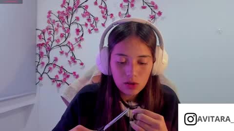 Snapshot of ava_broown chatting on 05/13/26, 01:36 online show from 05/13/26, 01:36