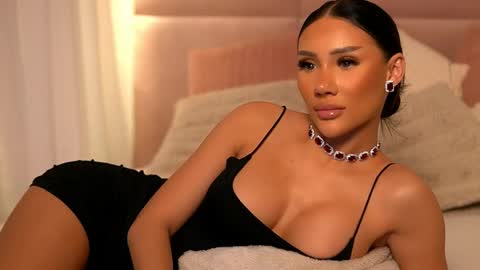 Ava online show from 04/21/26, 02:51