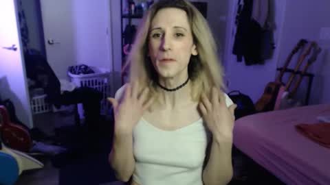 Ava online show from 02/10/26, 11:42