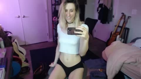 Ava online show from 03/07/26, 08:28