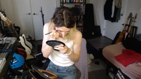 Ava online show from 04/02/26, 07:55