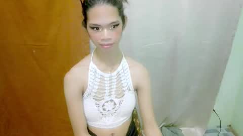 Snapshot of avacadaxcx chatting on 10/15/25, 01:39 avacadaxcx online show from 10/15/25, 01:39