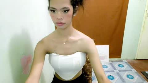 Snapshot of avacadaxcx chatting on 10/24/25, 10:39 avacadaxcx online show from 10/24/25, 10:39