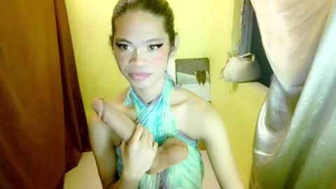 Snapshot of avacadaxcx chatting on 10/31/25, 10:44 avacadaxcx online show from 10/31/25, 10:44