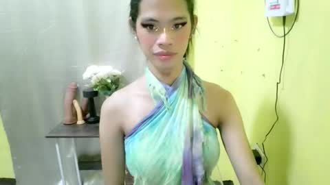 Snapshot of avacadaxcx chatting on 11/11/25, 10:21 avacadaxcx online show from 11/11/25, 10:21