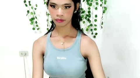 Snapshot of avacadaxcx chatting on 11/16/25, 03:45 avacadaxcx online show from 11/16/25, 03:45