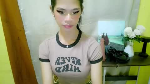 Snapshot of avacadaxcx chatting on 11/26/25, 10:11 avacadaxcx online show from 11/26/25, 10:11