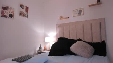 Avaline Help me reach 100 likes TRANSMISSION EVERY DAY FROM 39 PM online show from 12/12/24, 03:32