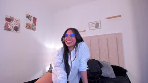 Avaline Help me reach 100 likes TRANSMISSION EVERY DAY FROM 39 PM online show from 01/12/25, 11:50