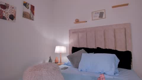 Avaline Help me reach 100 likes TRANSMISSION EVERY DAY FROM 39 PM online show from 01/25/25, 03:09